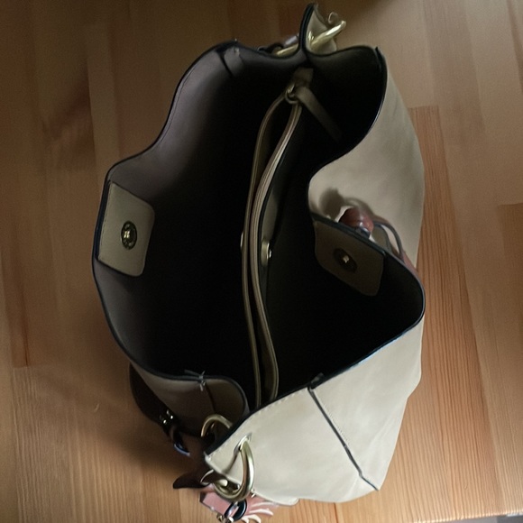 Tan London Fog purse - Picture 4 of 5